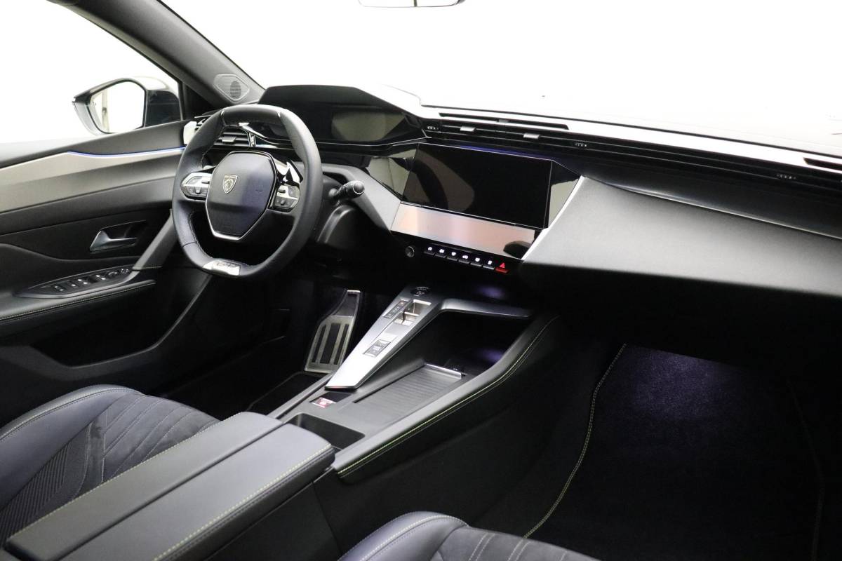 Peugeot 308 Peugeot 308 1.6 Plug-in Hybrid 180 GT | Apple Carplay/Android Auto | Achteruitrijcamera | Dodehoekdetectie | Electronic Climate Control | Navigatie Systeem Full Map |