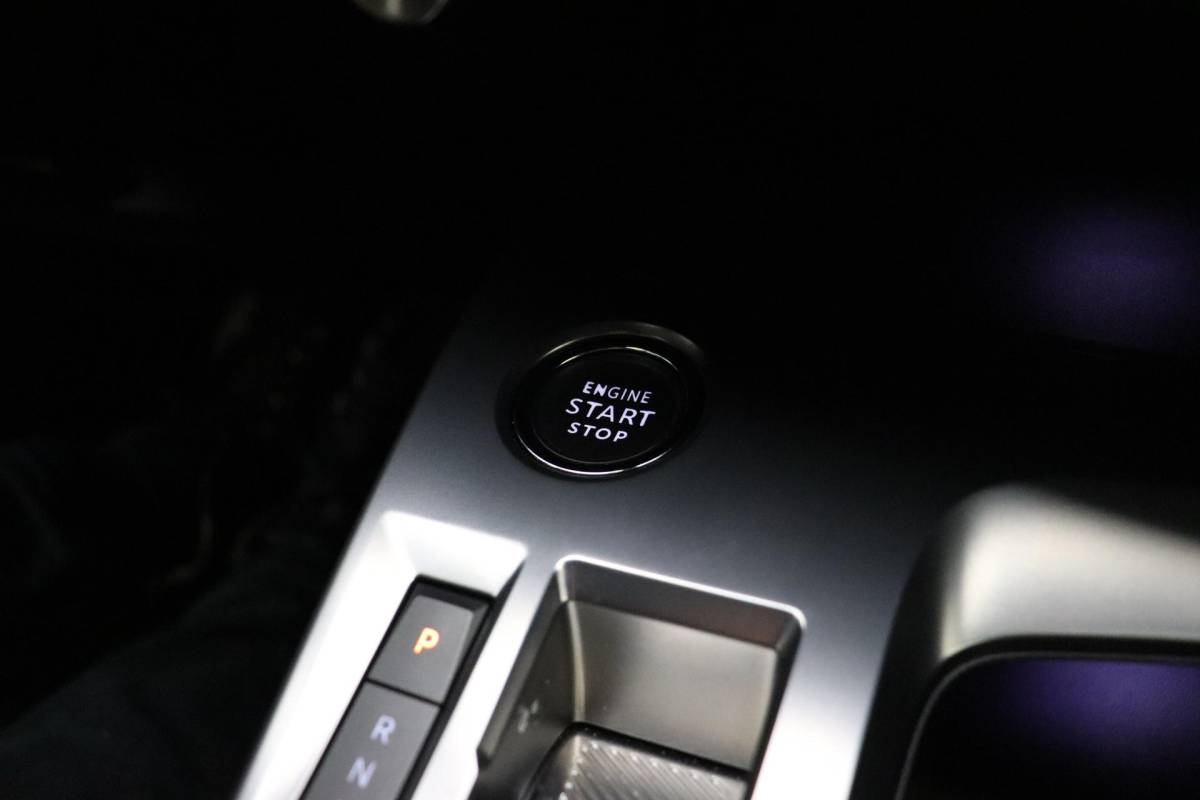 Peugeot 308 Peugeot 308 1.6 Plug-in Hybrid 180 GT | Apple Carplay/Android Auto | Achteruitrijcamera | Dodehoekdetectie | Electronic Climate Control | Navigatie Systeem Full Map |