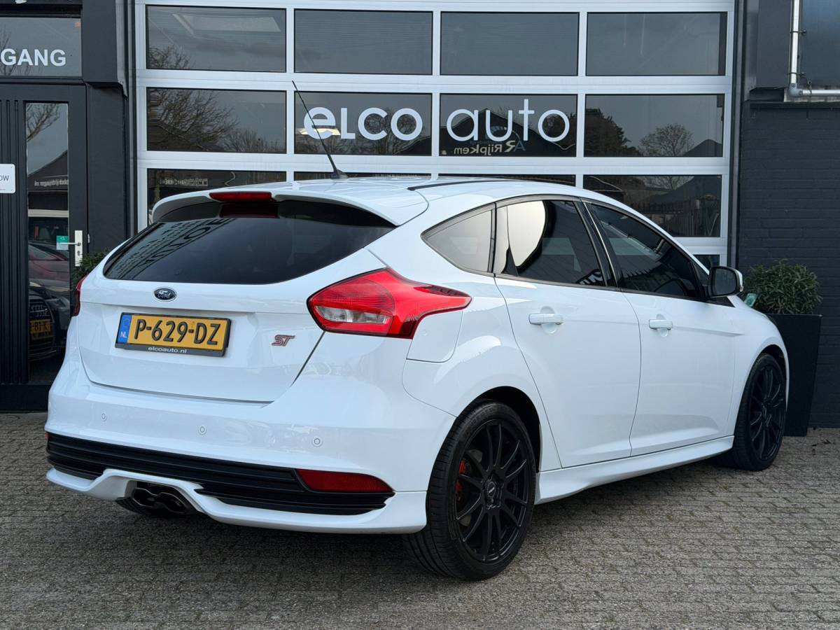 Ford Focus Ford Focus 2.0 ST-3 250pk / CarPlay /Recaro stoelen /
