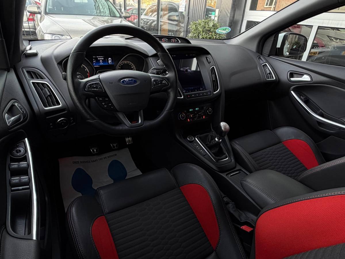 Ford Focus Ford Focus 2.0 ST-3 250pk / CarPlay /Recaro stoelen /