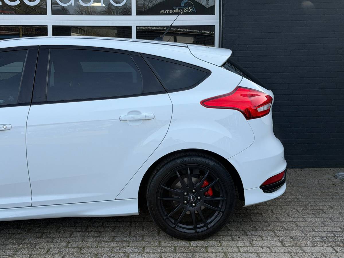 Ford Focus Ford Focus 2.0 ST-3 250pk / CarPlay /Recaro stoelen /