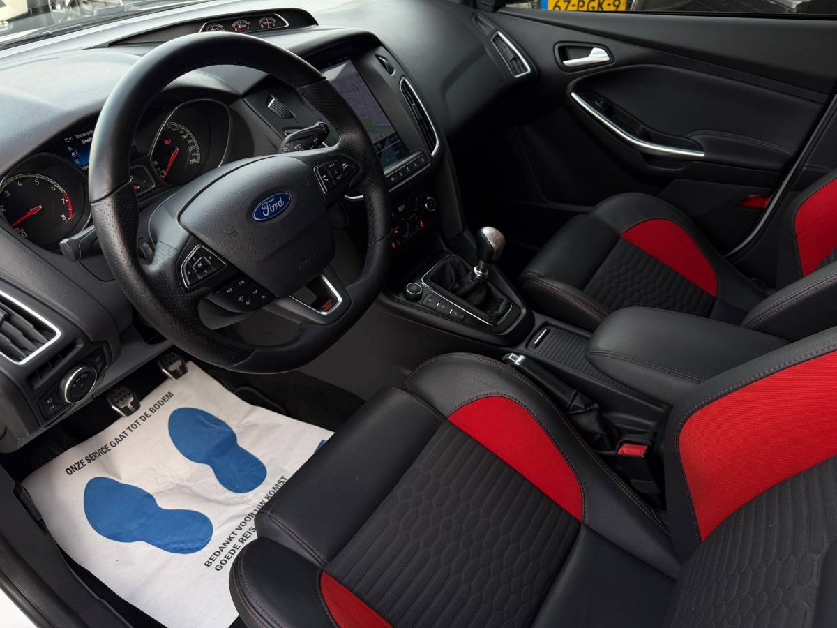 Ford Focus Ford Focus 2.0 ST-3 250pk / CarPlay /Recaro stoelen /