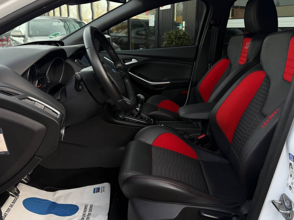 Ford Focus Ford Focus 2.0 ST-3 250pk / CarPlay /Recaro stoelen /