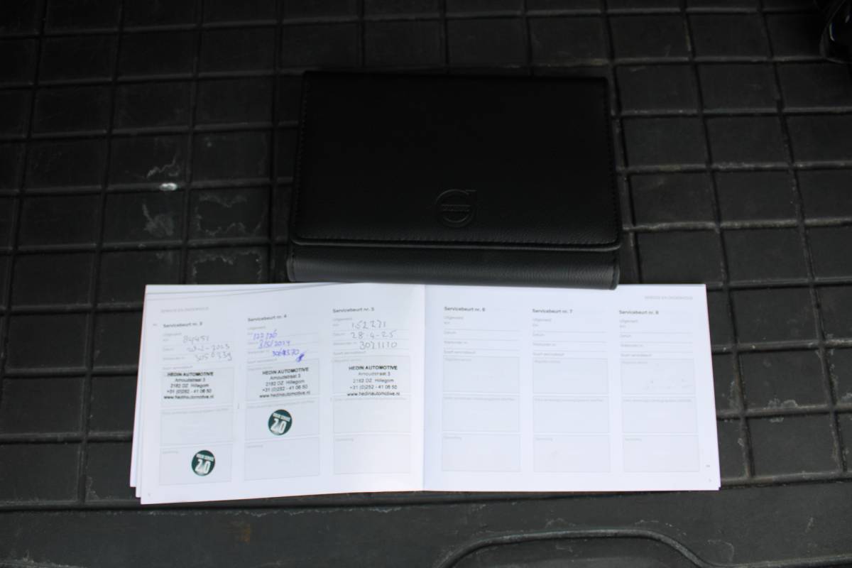 Volvo XC60 Volvo XC60 T5 251PK Automaat  Inscription | 360 Camera | Trekhaak | Apple carplay/ Android auto | Voorstoelen verw. | Cruise Control |