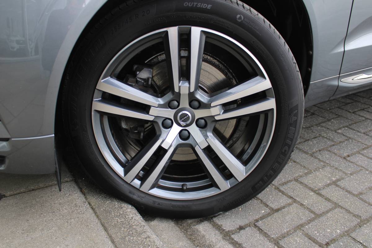Volvo XC60 Volvo XC60 T5 251PK Automaat  Inscription | 360 Camera | Trekhaak | Apple carplay/ Android auto | Voorstoelen verw. | Cruise Control |