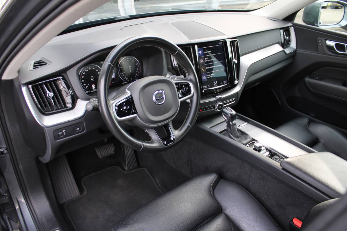 Volvo XC60 Volvo XC60 T5 251PK Automaat  Inscription | 360 Camera | Trekhaak | Apple carplay/ Android auto | Voorstoelen verw. | Cruise Control |