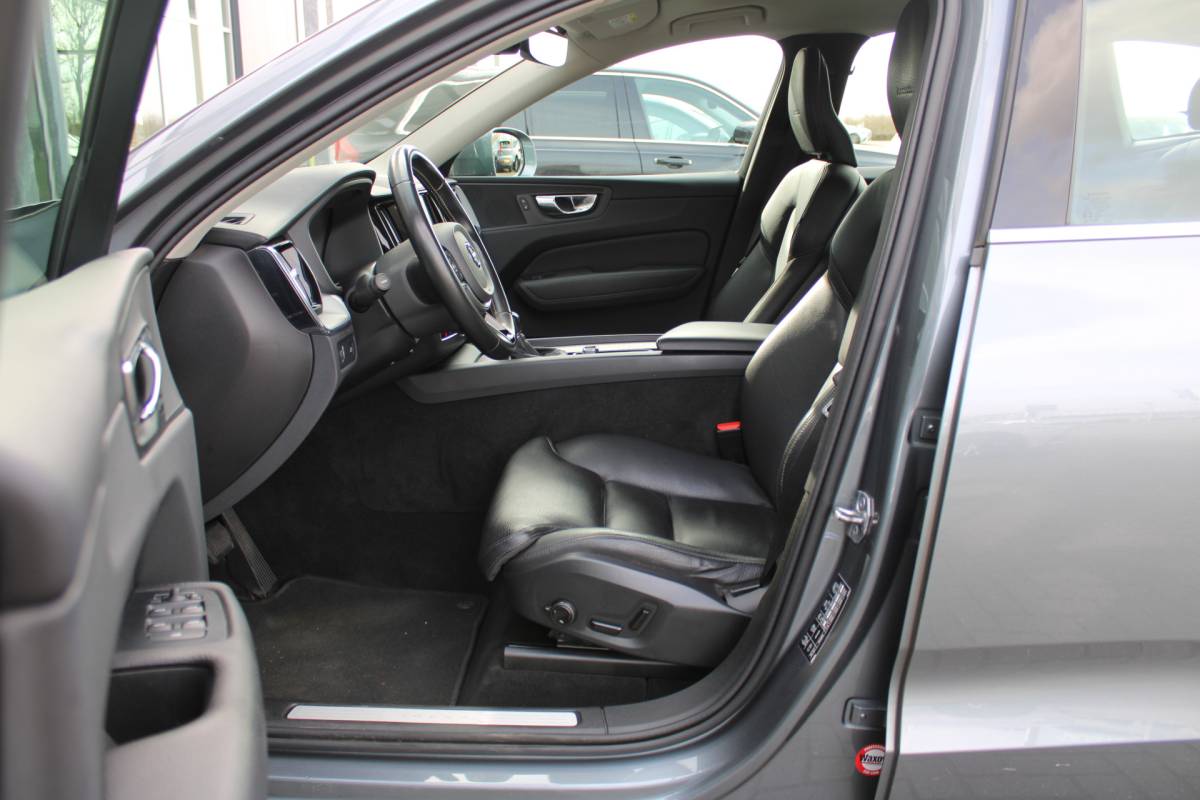 Volvo XC60 Volvo XC60 T5 251PK Automaat  Inscription | 360 Camera | Trekhaak | Apple carplay/ Android auto | Voorstoelen verw. | Cruise Control |