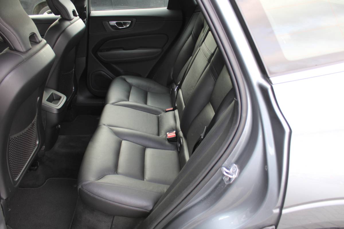 Volvo XC60 Volvo XC60 T5 251PK Automaat  Inscription | 360 Camera | Trekhaak | Apple carplay/ Android auto | Voorstoelen verw. | Cruise Control |