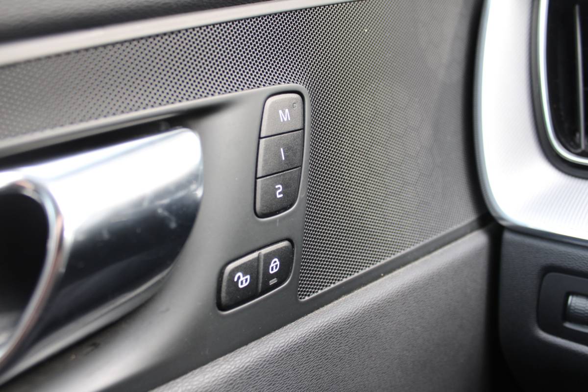Volvo XC60 Volvo XC60 T5 251PK Automaat  Inscription | 360 Camera | Trekhaak | Apple carplay/ Android auto | Voorstoelen verw. | Cruise Control |
