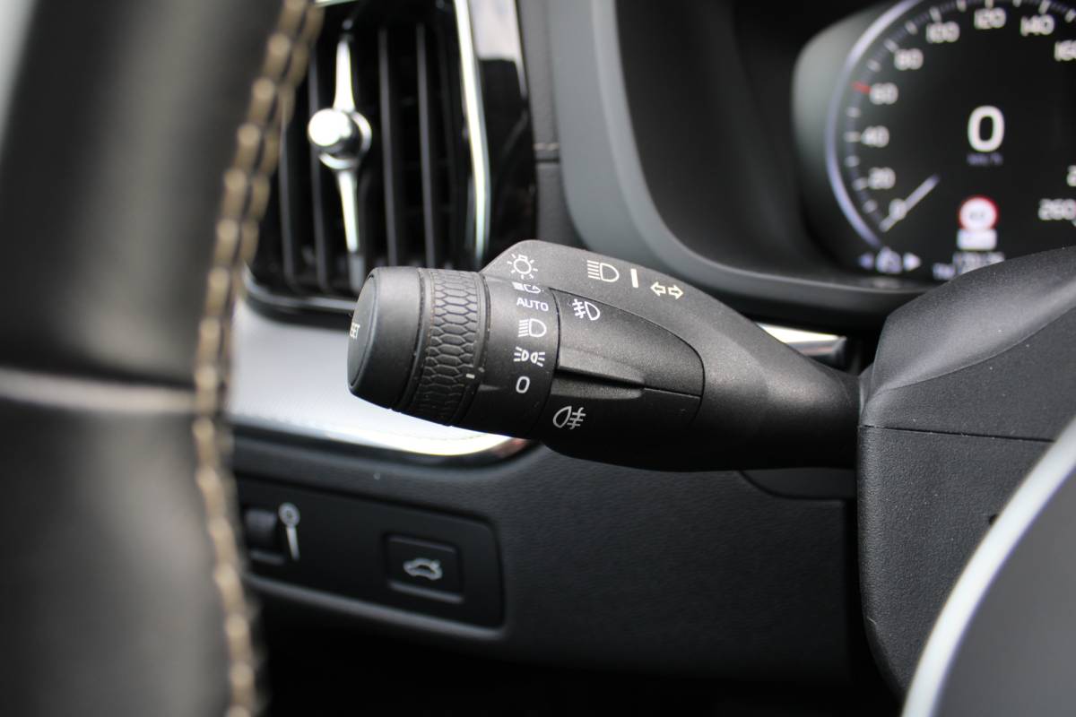 Volvo XC60 Volvo XC60 T5 251PK Automaat  Inscription | 360 Camera | Trekhaak | Apple carplay/ Android auto | Voorstoelen verw. | Cruise Control |