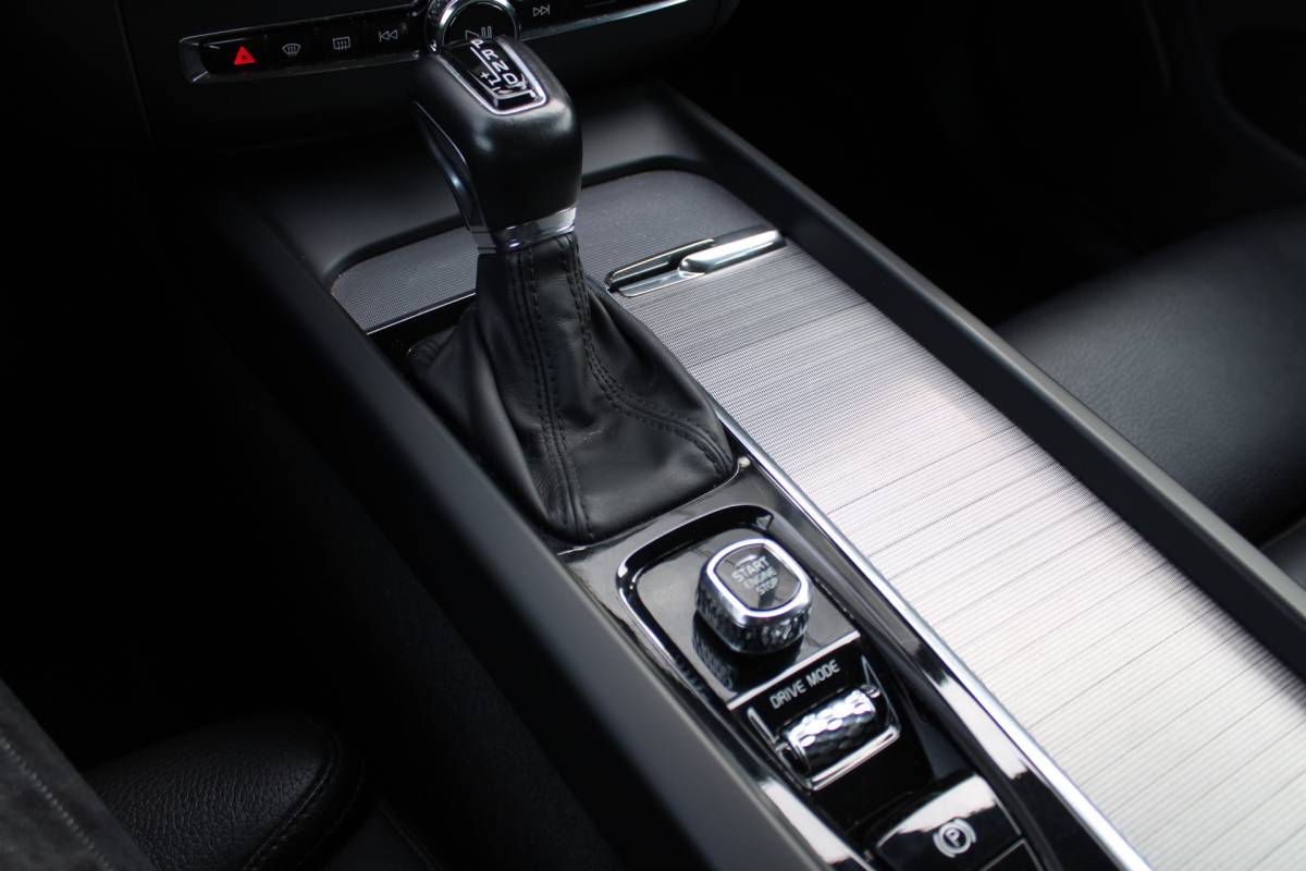Volvo XC60 Volvo XC60 T5 251PK Automaat  Inscription | 360 Camera | Trekhaak | Apple carplay/ Android auto | Voorstoelen verw. | Cruise Control |