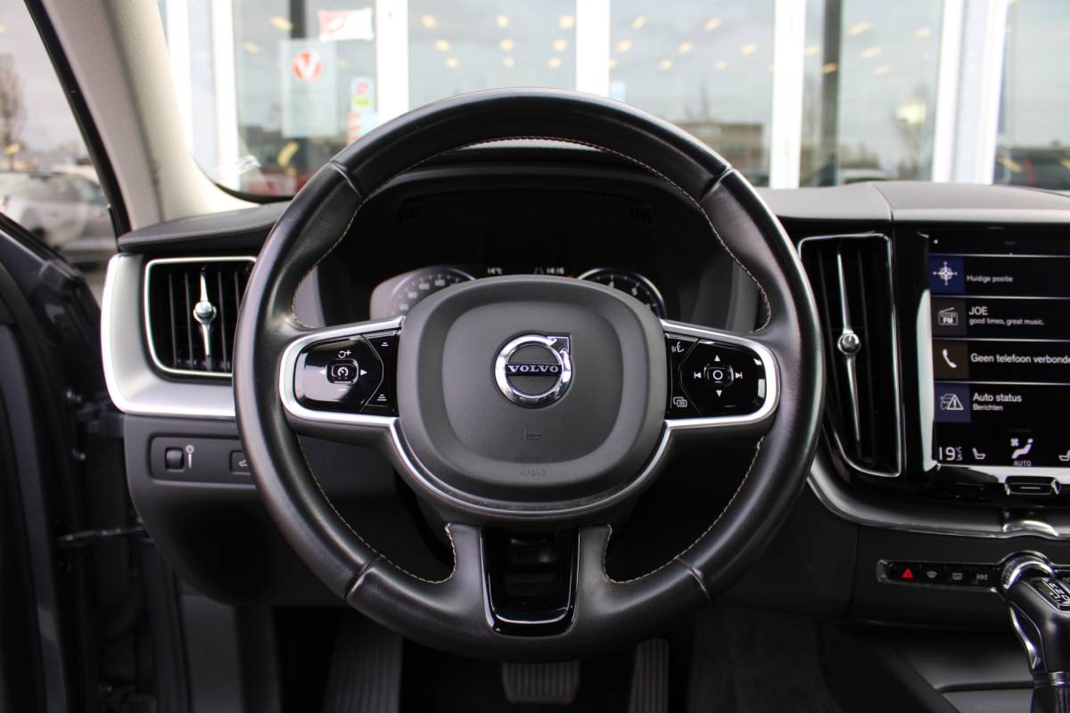 Volvo XC60 Volvo XC60 T5 251PK Automaat  Inscription | 360 Camera | Trekhaak | Apple carplay/ Android auto | Voorstoelen verw. | Cruise Control |