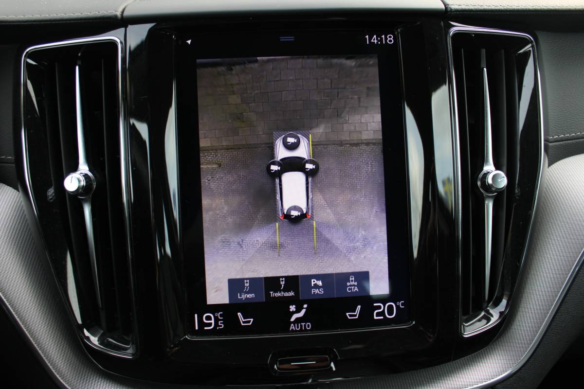Volvo XC60 Volvo XC60 T5 251PK Automaat  Inscription | 360 Camera | Trekhaak | Apple carplay/ Android auto | Voorstoelen verw. | Cruise Control |