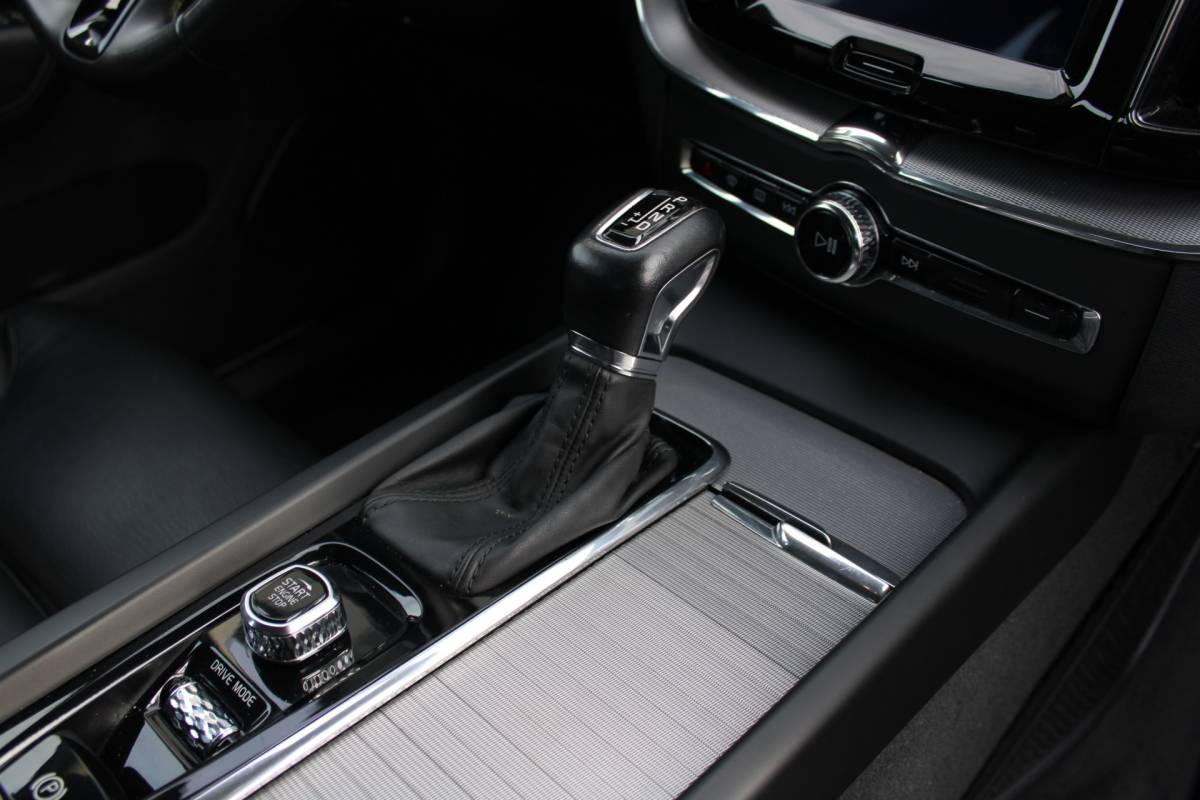 Volvo XC60 Volvo XC60 T5 251PK Automaat  Inscription | 360 Camera | Trekhaak | Apple carplay/ Android auto | Voorstoelen verw. | Cruise Control |