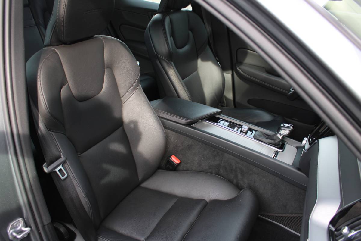 Volvo XC60 Volvo XC60 T5 251PK Automaat  Inscription | 360 Camera | Trekhaak | Apple carplay/ Android auto | Voorstoelen verw. | Cruise Control |