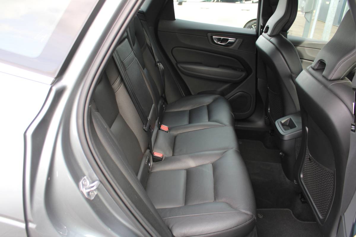 Volvo XC60 Volvo XC60 T5 251PK Automaat  Inscription | 360 Camera | Trekhaak | Apple carplay/ Android auto | Voorstoelen verw. | Cruise Control |