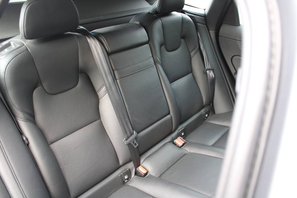 Volvo XC60 Volvo XC60 T5 251PK Automaat  Inscription | 360 Camera | Trekhaak | Apple carplay/ Android auto | Voorstoelen verw. | Cruise Control |