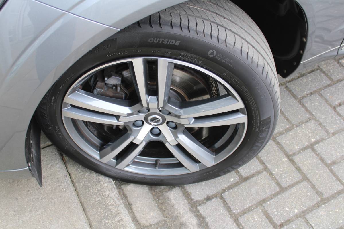 Volvo XC60 Volvo XC60 T5 251PK Automaat  Inscription | 360 Camera | Trekhaak | Apple carplay/ Android auto | Voorstoelen verw. | Cruise Control |
