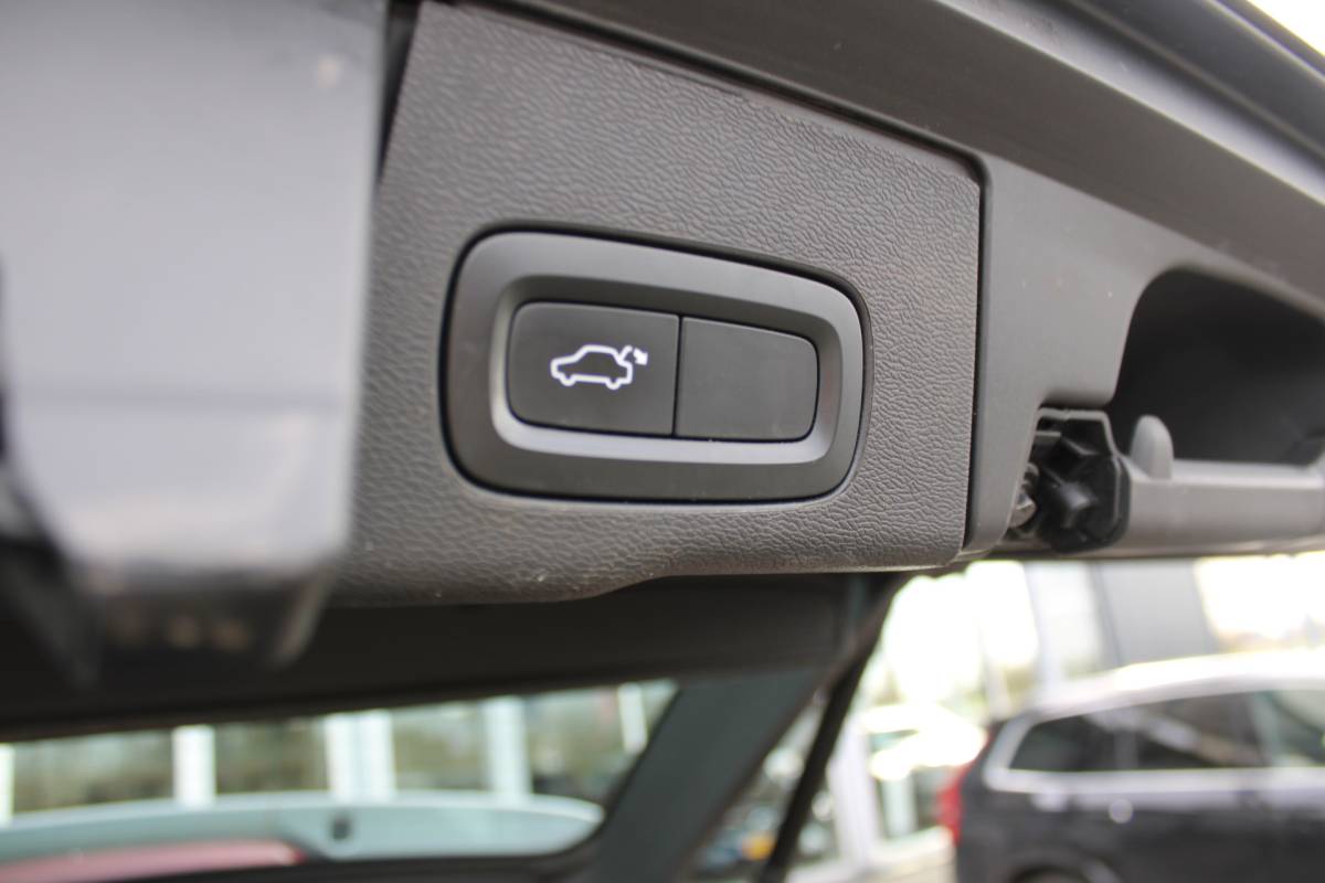 Volvo XC60 Volvo XC60 T5 251PK Automaat  Inscription | 360 Camera | Trekhaak | Apple carplay/ Android auto | Voorstoelen verw. | Cruise Control |