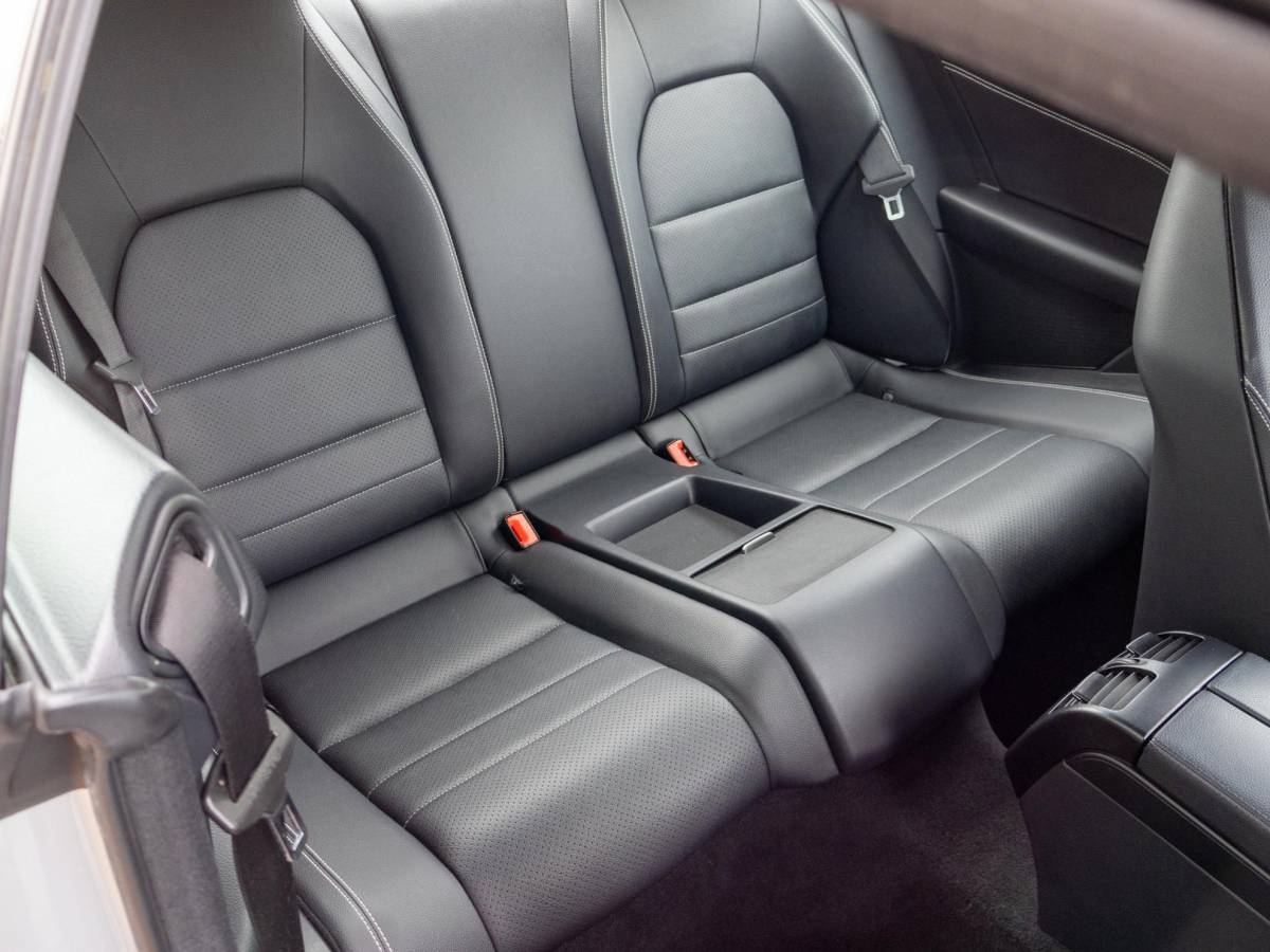 Mercedes-Benz E-Klasse Mercedes-Benz E-klasse Coupé 200 Ambition AMG LED 19″ Schakelflippers