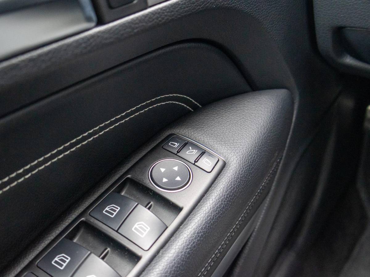 Mercedes-Benz E-Klasse Mercedes-Benz E-klasse Coupé 200 Ambition AMG LED 19″ Schakelflippers