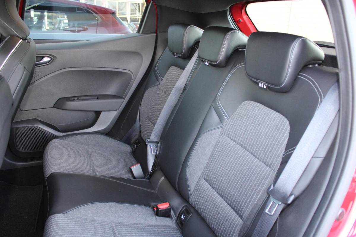 Renault Clio Renault Clio 1.0 TCe 90 Techno Automaat | Camera | Stoelverwarming