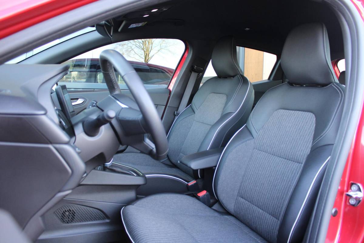 Renault Clio Renault Clio 1.0 TCe 90 Techno Automaat | Camera | Stoelverwarming