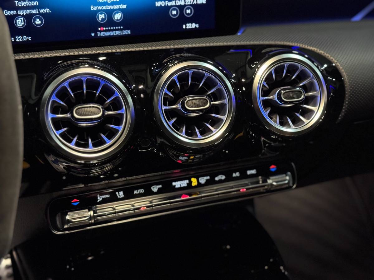 Mercedes-Benz CLA Mercedes-Benz CLA-klasse Shooting Brake AMG 45 S 4MATIC+ PANO | SCHAALSTOELEN | BURMESTER | HUD