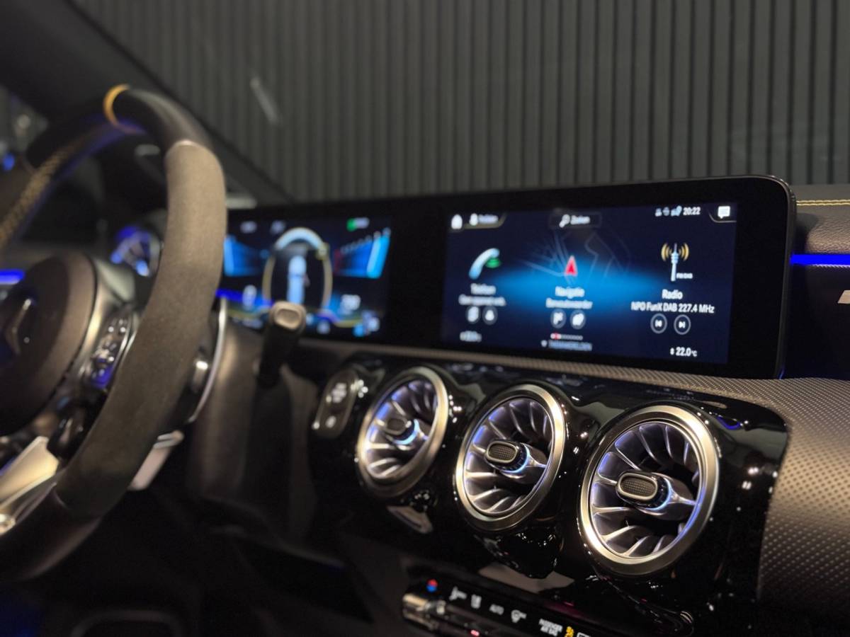 Mercedes-Benz CLA Mercedes-Benz CLA-klasse Shooting Brake AMG 45 S 4MATIC+ PANO | SCHAALSTOELEN | BURMESTER | HUD