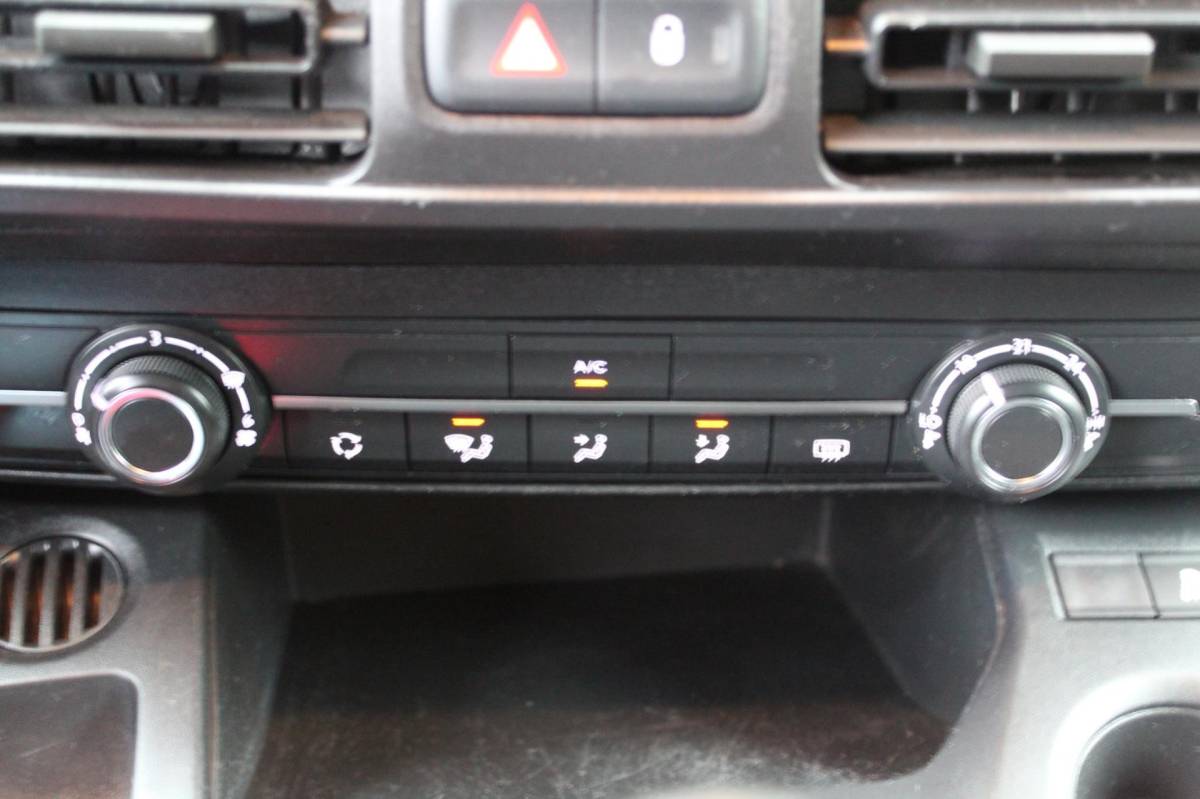 Peugeot Partner Peugeot Partner 1.6 BlueHDI Premium 75PK | Airco | Achterklep | Cruise Control | Elektrische Ramen