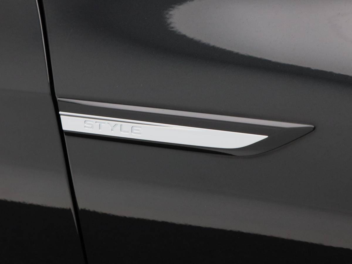 Volkswagen Golf Volkswagen Golf 1.5 eTSi 150 Pk Automaat Style | Adaptive Cruise | Climatronic | Camera | CarPlay | Navigatie | 17 Inch