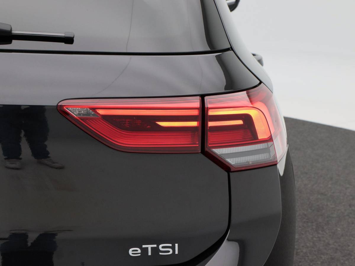 Volkswagen Golf Volkswagen Golf 1.5 eTSi 150 Pk Automaat Style | Adaptive Cruise | Climatronic | Camera | CarPlay | Navigatie | 17 Inch