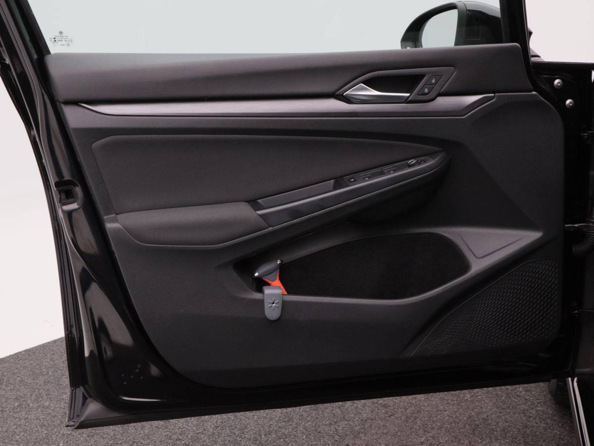 Volkswagen Golf Volkswagen Golf 1.5 eTSi 150 Pk Automaat Style | Adaptive Cruise | Climatronic | Camera | CarPlay | Navigatie | 17 Inch