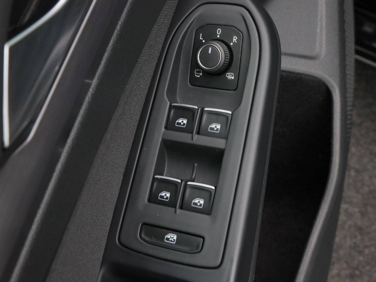 Volkswagen Golf Volkswagen Golf 1.5 eTSi 150 Pk Automaat Style | Adaptive Cruise | Climatronic | Camera | CarPlay | Navigatie | 17 Inch