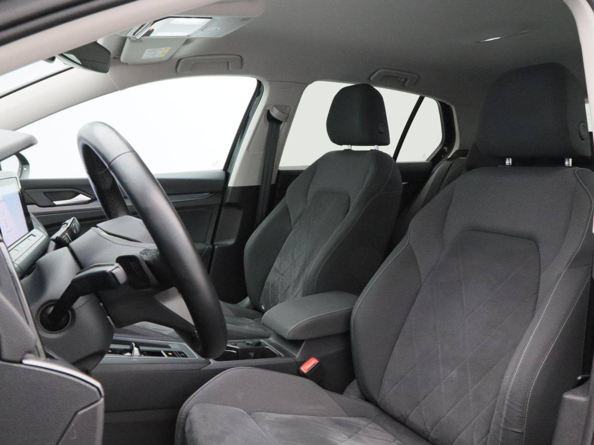 Volkswagen Golf Volkswagen Golf 1.5 eTSi 150 Pk Automaat Style | Adaptive Cruise | Climatronic | Camera | CarPlay | Navigatie | 17 Inch