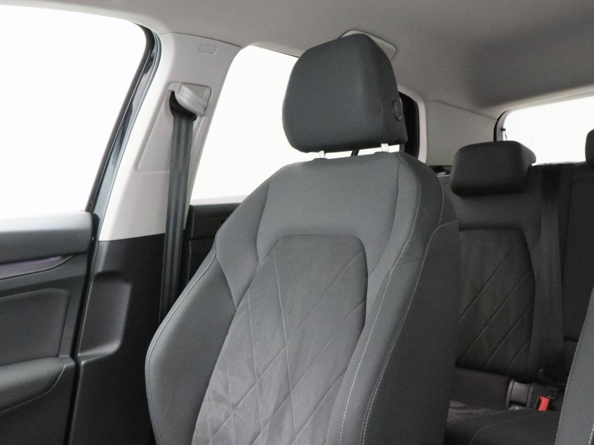 Volkswagen Golf Volkswagen Golf 1.5 eTSi 150 Pk Automaat Style | Adaptive Cruise | Climatronic | Camera | CarPlay | Navigatie | 17 Inch