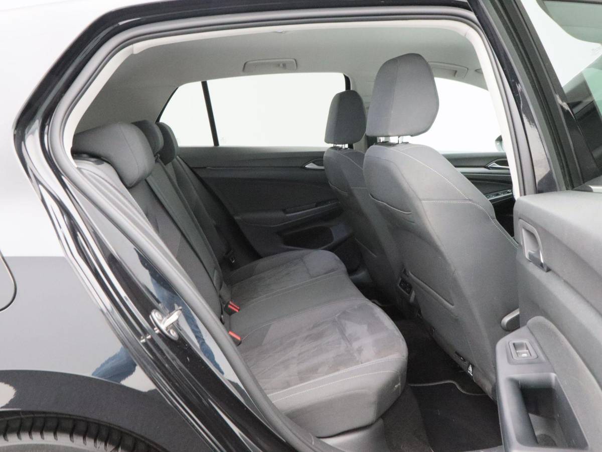 Volkswagen Golf Volkswagen Golf 1.5 eTSi 150 Pk Automaat Style | Adaptive Cruise | Climatronic | Camera | CarPlay | Navigatie | 17 Inch
