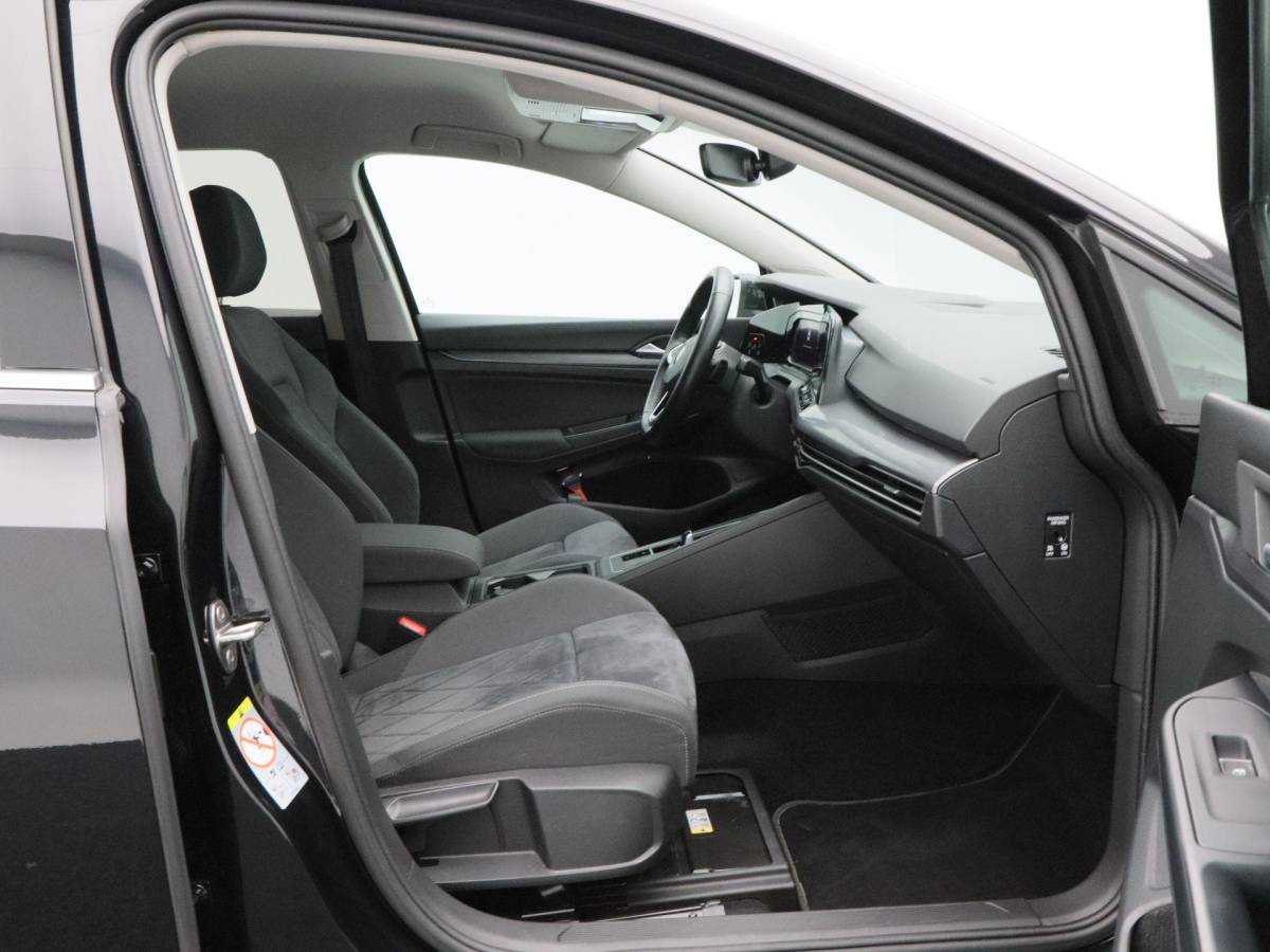 Volkswagen Golf Volkswagen Golf 1.5 eTSi 150 Pk Automaat Style | Adaptive Cruise | Climatronic | Camera | CarPlay | Navigatie | 17 Inch