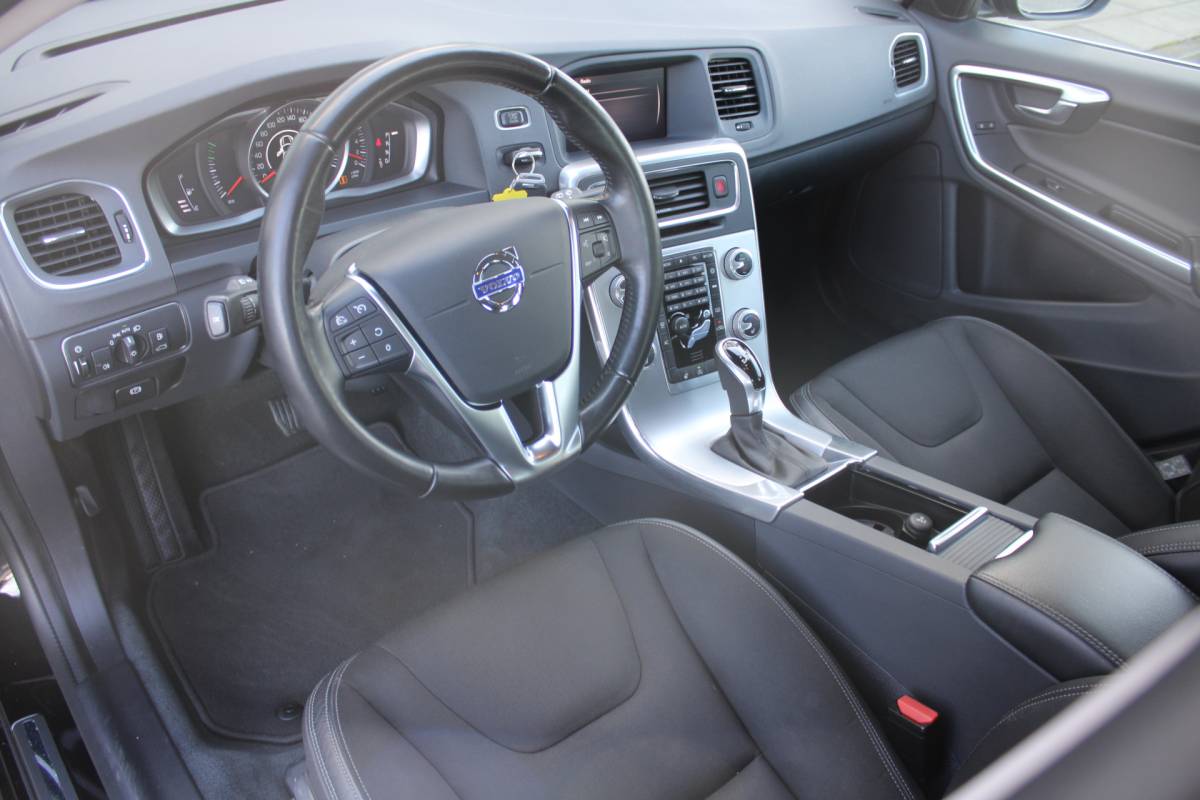 Volvo V60 Volvo V60 T3 153PK Automaat FWD Polar+ | Stoelverwarming | Navigatie | Bluetooth | Climate control | Cruise control |
