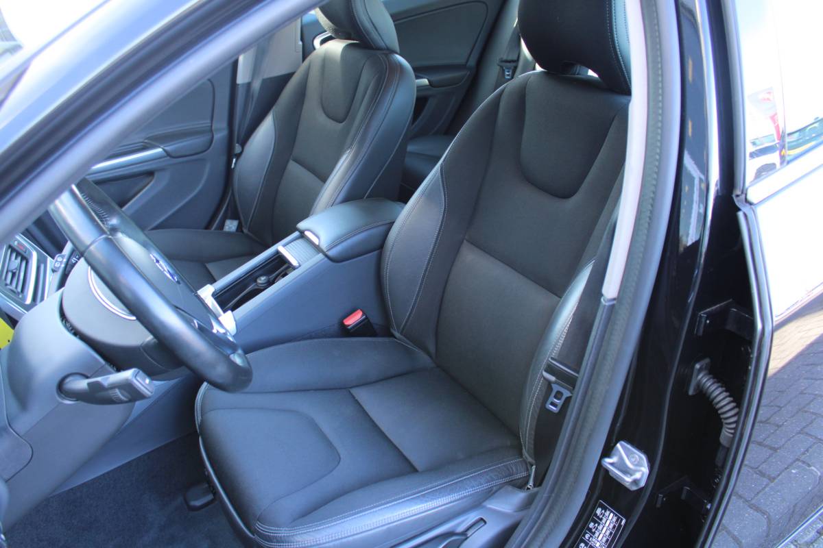 Volvo V60 Volvo V60 T3 153PK Automaat FWD Polar+ | Stoelverwarming | Navigatie | Bluetooth | Climate control | Cruise control |