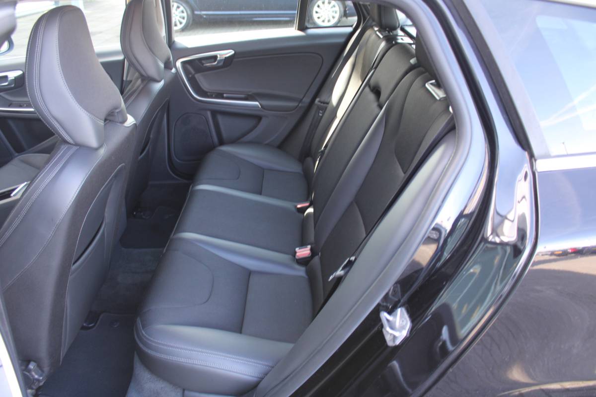 Volvo V60 Volvo V60 T3 153PK Automaat FWD Polar+ | Stoelverwarming | Navigatie | Bluetooth | Climate control | Cruise control |