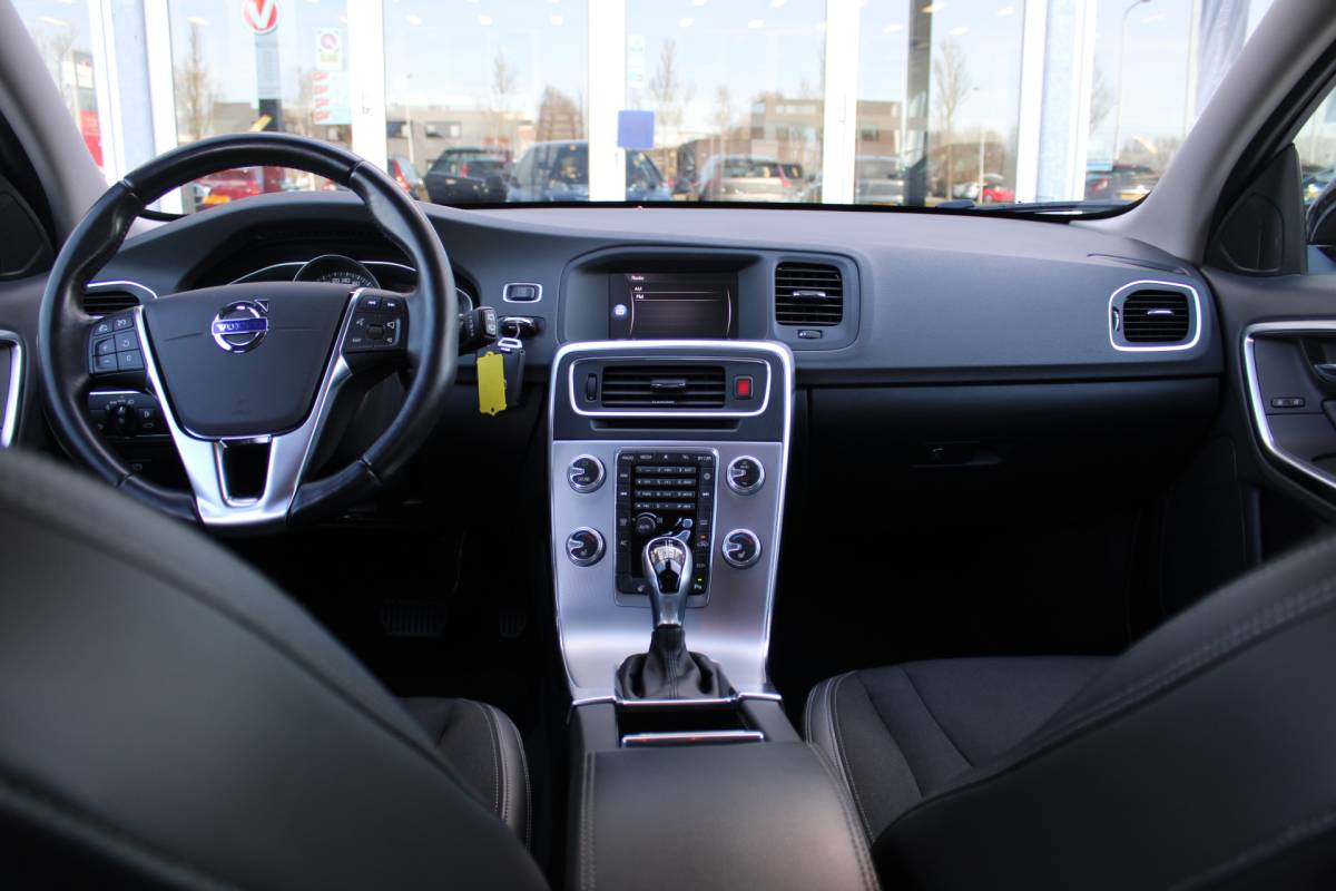 Volvo V60 Volvo V60 T3 153PK Automaat FWD Polar+ | Stoelverwarming | Navigatie | Bluetooth | Climate control | Cruise control |