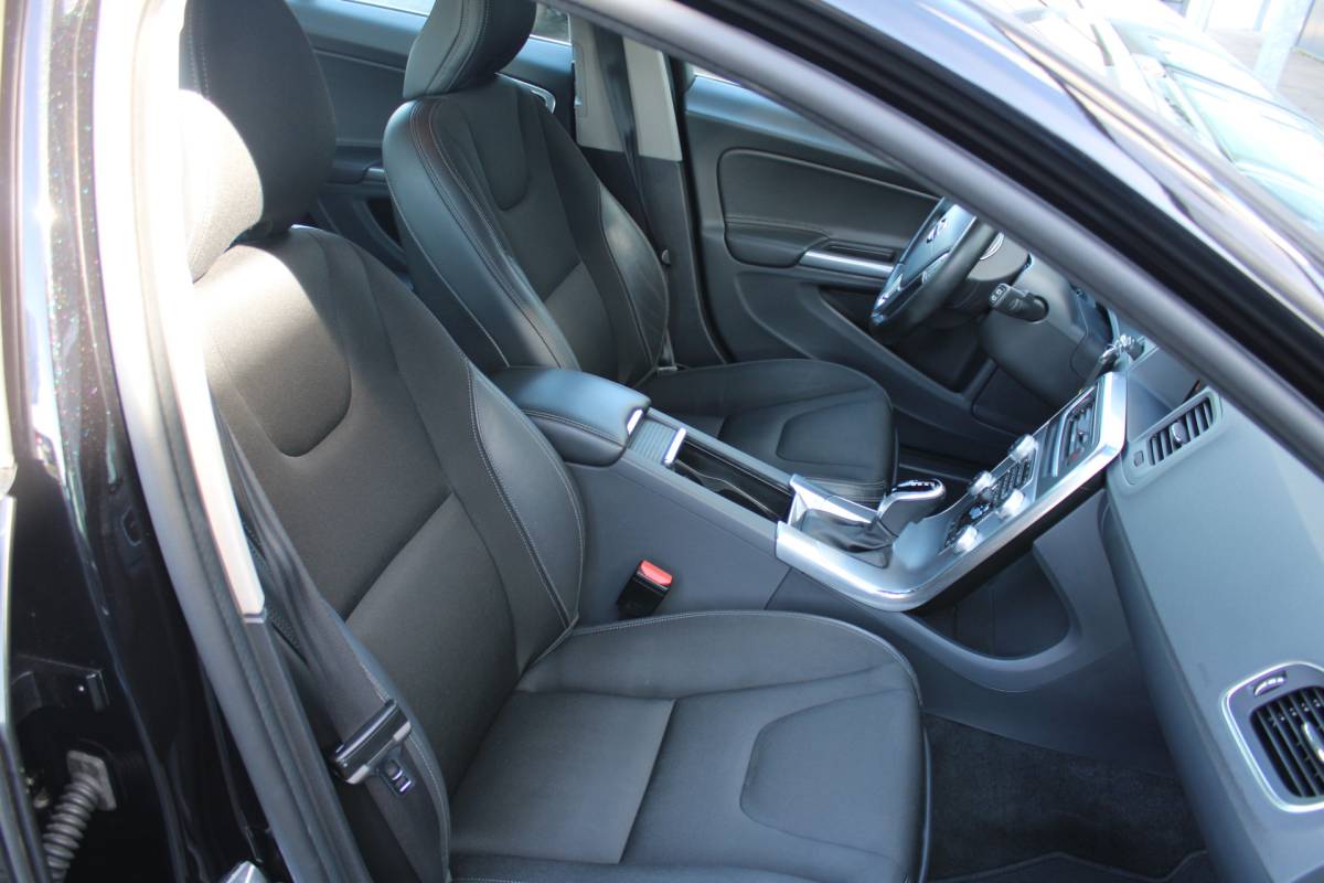 Volvo V60 Volvo V60 T3 153PK Automaat FWD Polar+ | Stoelverwarming | Navigatie | Bluetooth | Climate control | Cruise control |
