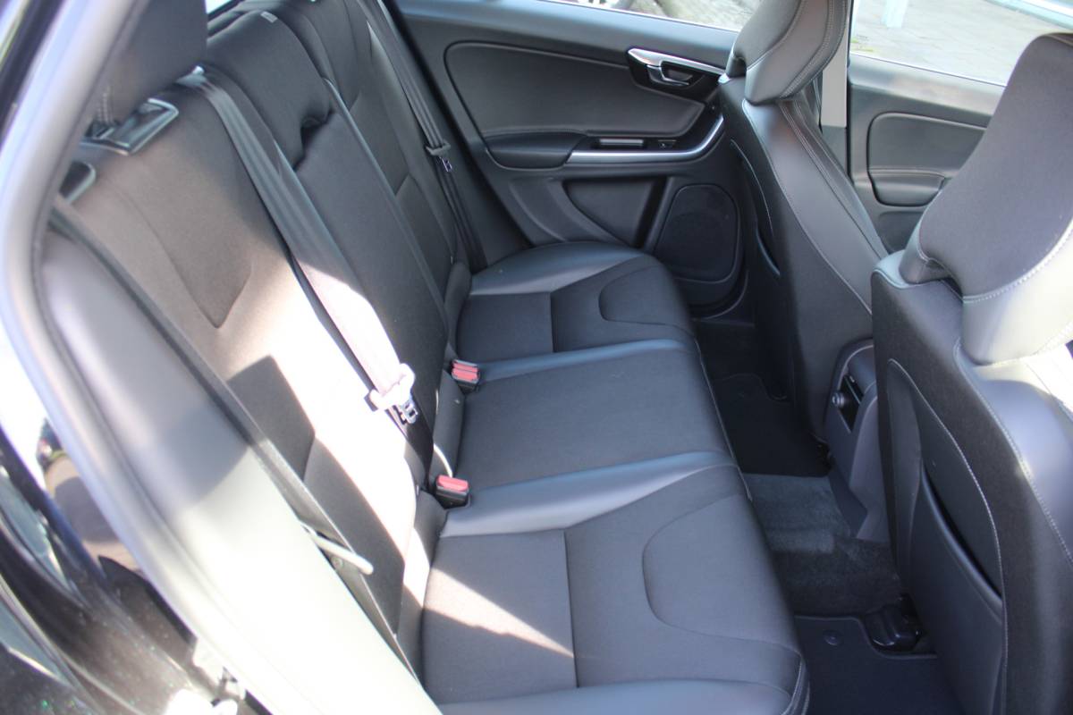 Volvo V60 Volvo V60 T3 153PK Automaat FWD Polar+ | Stoelverwarming | Navigatie | Bluetooth | Climate control | Cruise control |