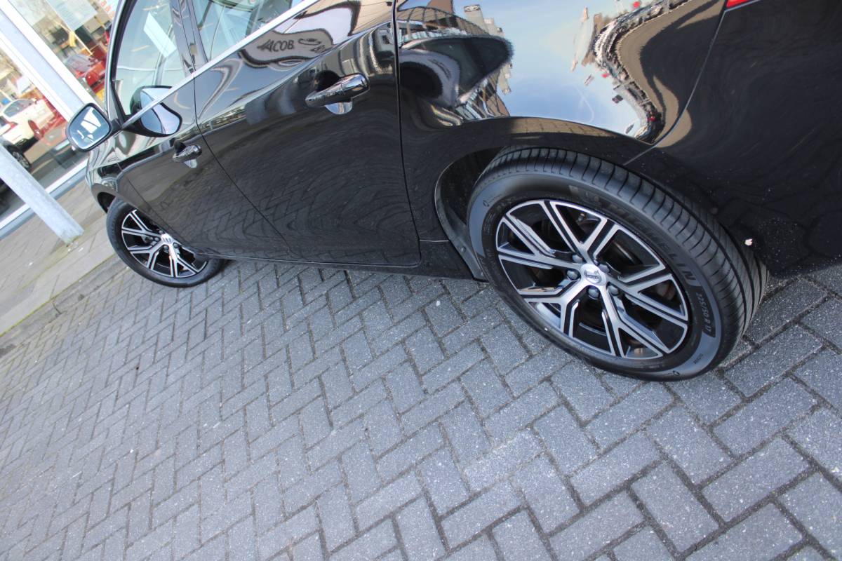 Volvo V60 Volvo V60 T3 153PK Automaat FWD Polar+ | Stoelverwarming | Navigatie | Bluetooth | Climate control | Cruise control |