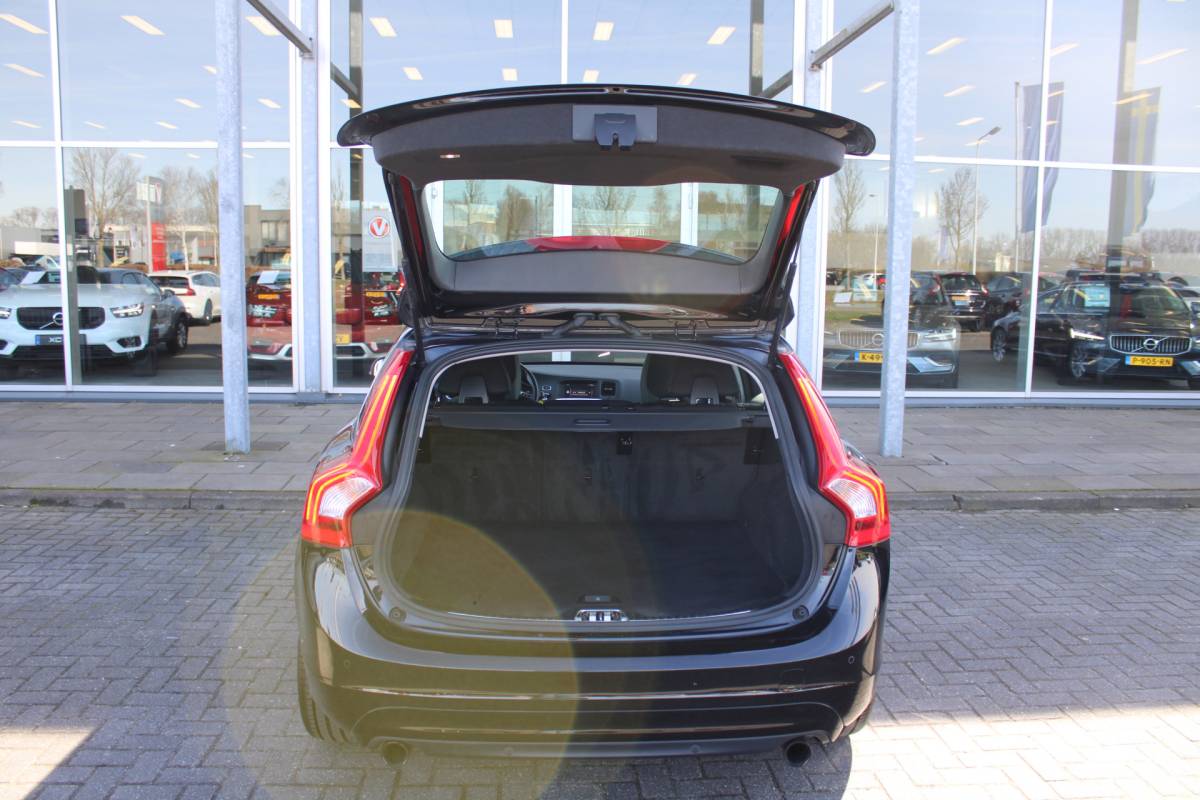 Volvo V60 Volvo V60 T3 153PK Automaat FWD Polar+ | Stoelverwarming | Navigatie | Bluetooth | Climate control | Cruise control |