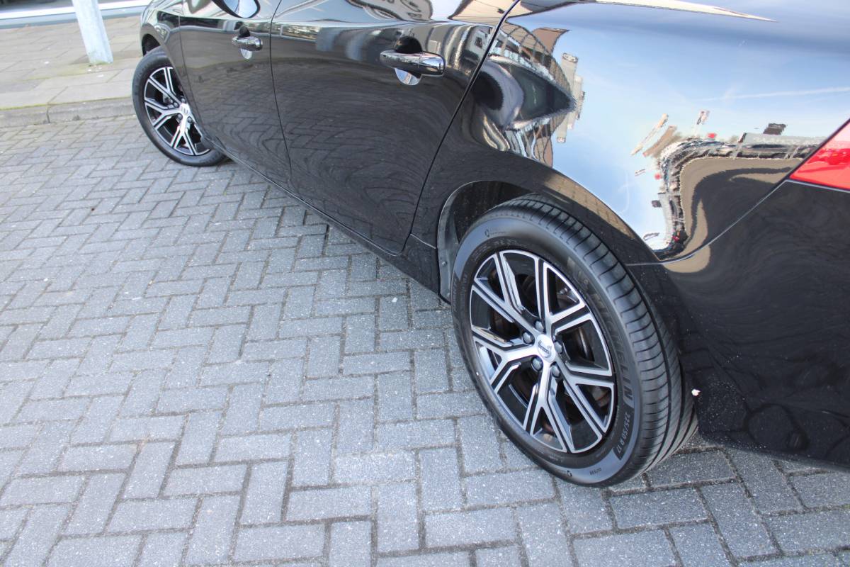 Volvo V60 Volvo V60 T3 153PK Automaat FWD Polar+ | Stoelverwarming | Navigatie | Bluetooth | Climate control | Cruise control |