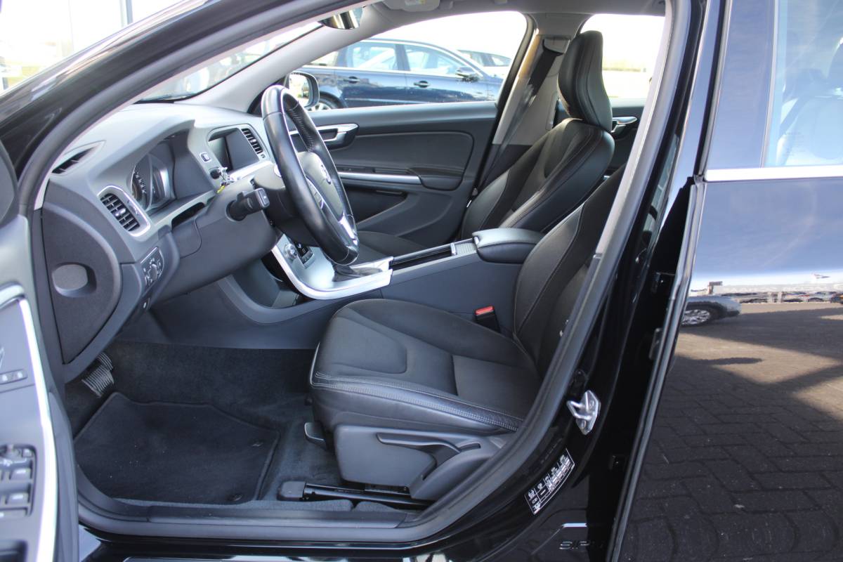 Volvo V60 Volvo V60 T3 153PK Automaat FWD Polar+ | Stoelverwarming | Navigatie | Bluetooth | Climate control | Cruise control |