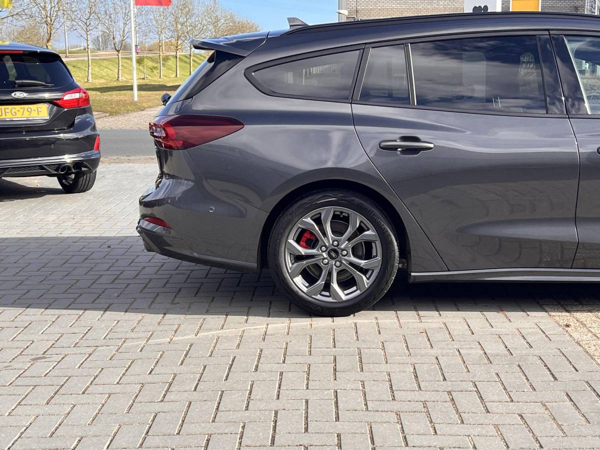Ford Focus Ford Focus Wagon 1.0 EcoBoost Hybrid ST Line X 155pk | AGR-stoelen | Winterpack | Driver Assistance pack | Orig. NL auto