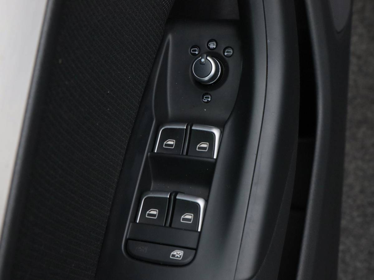Audi Q3 Audi Q3 1.4 TFSi 150 Pk Automaat S-Line | Trekhaak | Half Leer | Cruise Control | Camera | Climatronic | Navigatie | 18 Inch